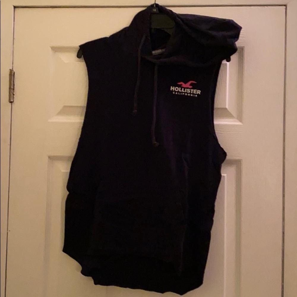 MEN’s Hollister sleeveless hoodie (Small)